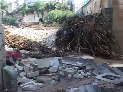 TG 08.10.13 Maltempo nel tarantino, a Ginosa un morto e tre dispersi