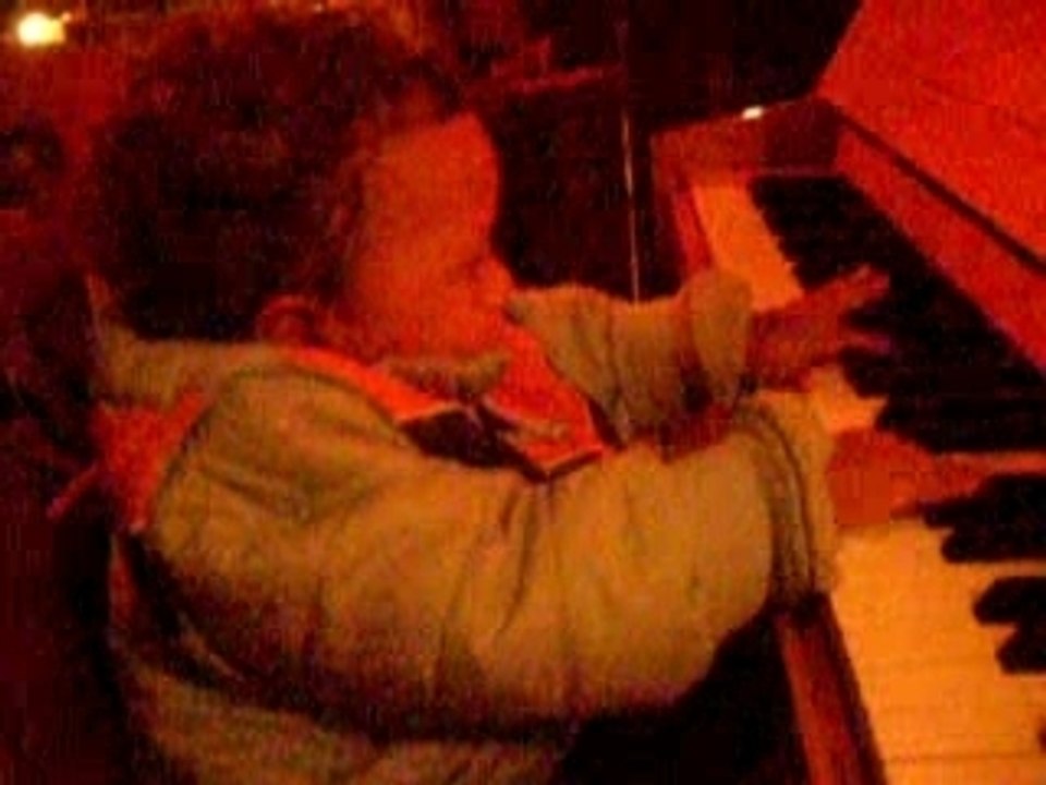 BB au piano
