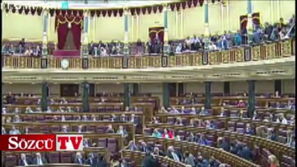 İspanyol meclisinde çıplak eylem!