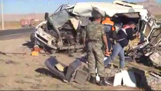 Mardin'de trafik kazası: 3 ölü, 12 yaralı