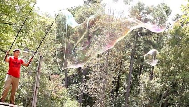 Explosions de bulles géantes filmées à la GoPro de nuit!!