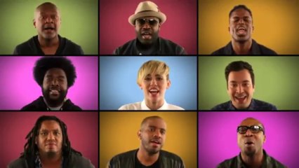 Скачать видео: We Can't Stop Version A Cappella avec Miley Cyrus, The Roots & Jimmy Fallon!!