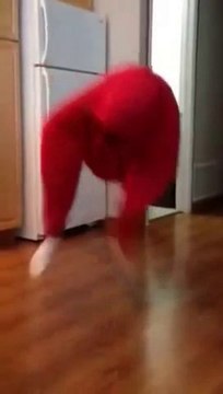 Petite danse ridicule... Et grosse gamelle!!