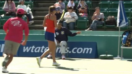 Osaka, lezione di tennis della Stosur alla Bencic