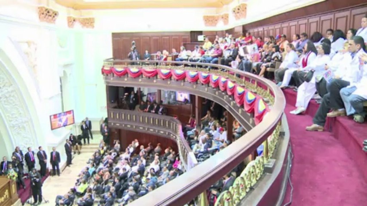 Maduro pide poderes especiales