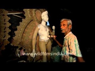 Durga idol being painted: Time lapse