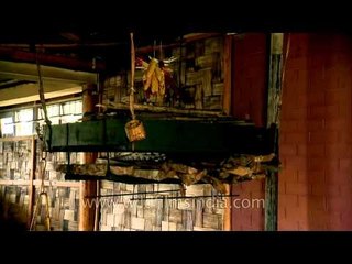 Traditional Apatani stove and dining area: Ziro Homestay