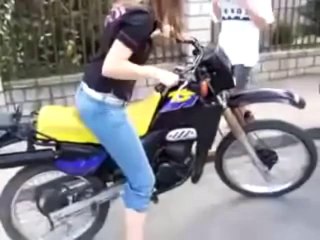 Allez laisse moi ta moto deux minutes... ERREUR LOL!!