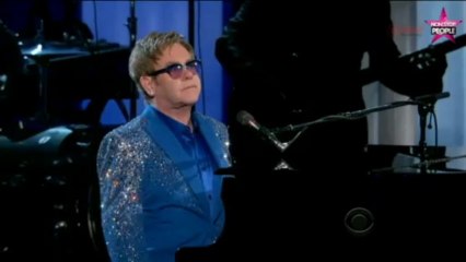 Emmy Awards: Elton John rend hommage à Libérace