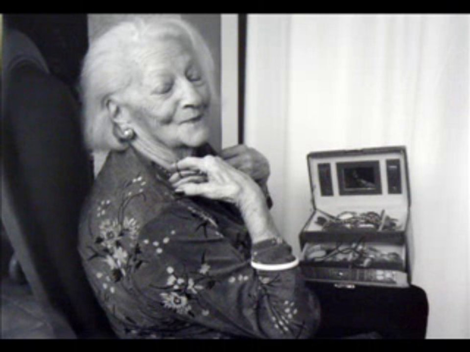 Salernes Exposition Photographies 02 au 25 octobre 2013 Foyer logement « Le Naï » Animatrice Patricia Pourret à la Médiathèque Municipale de Salernes Var 83