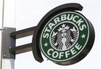 Video herunterladen: Morning Movers: Starbucks Corporation (SBUX), Wal-Mart Stores, Inc. (WMT)