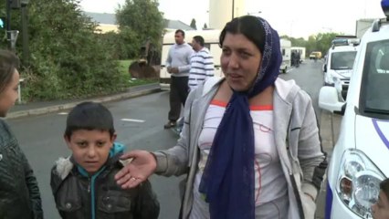 French police evacuate a Roma camp, evict hundreds