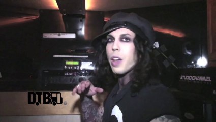 Vampires Everywhere! / Michael Vampire - BUS INVADERS Ep. 463