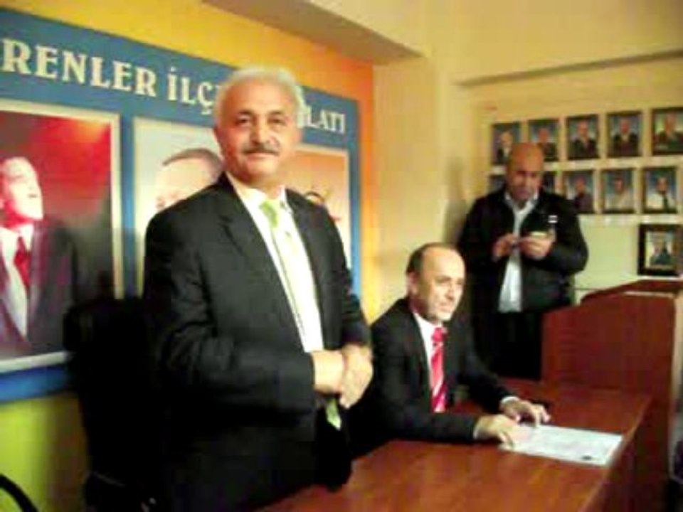 Başkan Öztürk Aday Adayı Dilekçesini  AK Partı ilçe Başkanlığına verirken.