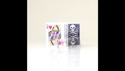 Skull Bicycle Deck by USPCC - Magic Trick