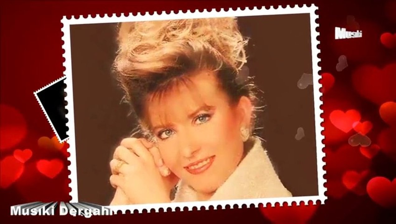 Ayşegül Durukan ♫ Gönül durup dururken bir güle uçtu kuş gibi.HD