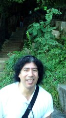 Charly poniéndose en forma bajando de la Bastille en Grenoble, Francia