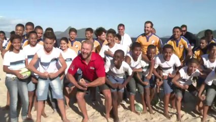 Pelada de bola ovalada