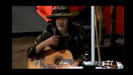 Andy McCoy skulaa skebaa! Soittaa kitaraa (Julkkis Big Brother Finland)