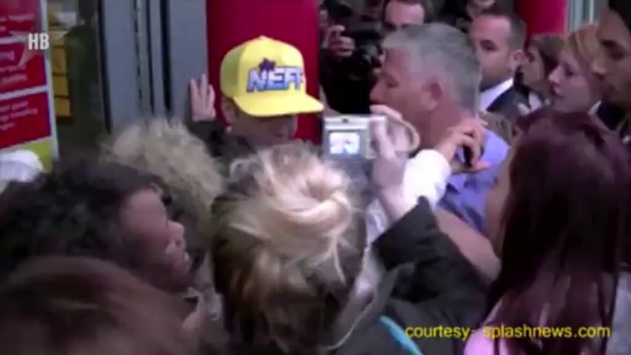 Justin Bieber -- HeartBreaker Alternate Music Video By Bieber -- Seduces Selena Gomez