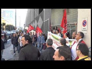 Napoli - Licenziamenti, protesta dipendenti ditte esterne delle Poste -live- (09.10.13)