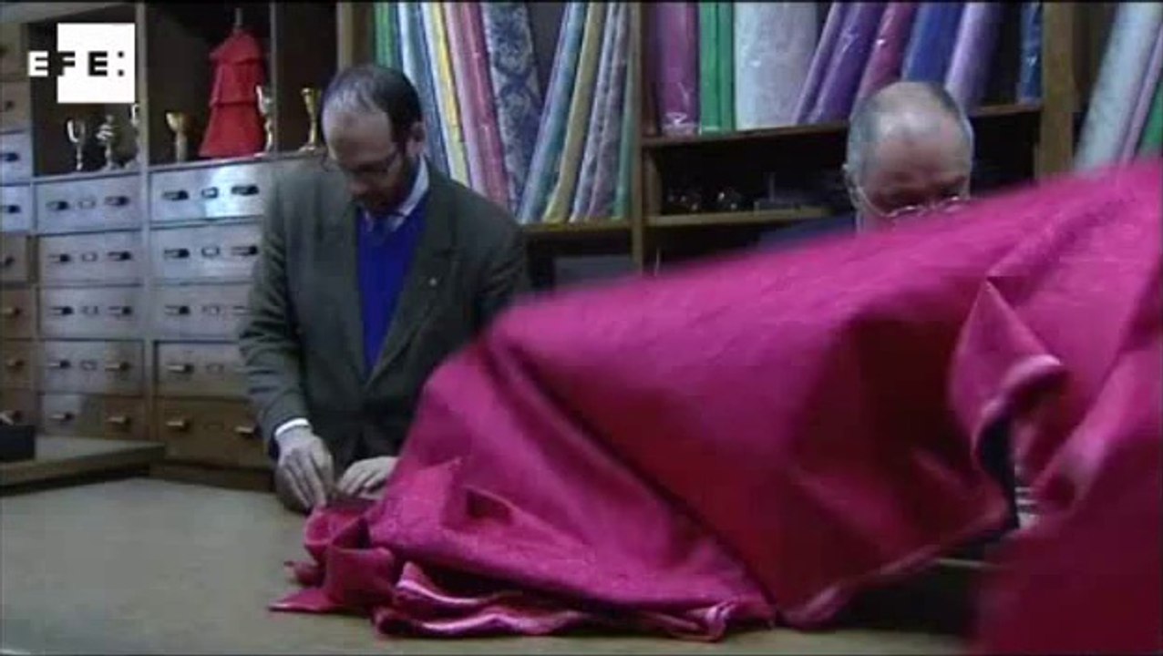 Alfaiataria italiana prepara batinas papais há mais de 200 anos