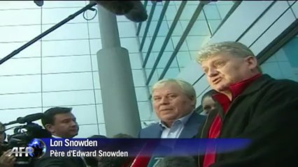 Le père d'Edward Snowden rend visite à son fils réfugié à Moscou