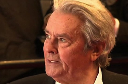 ZAPPING ACTU DU 10/10/2013 - Alain Delon approuve la montée du Front National