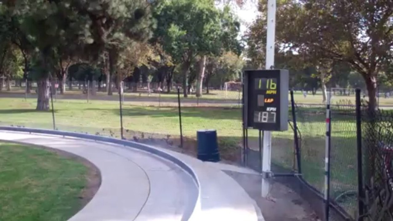 Une voiture télécommandée à 320km/h!!! RECORD!!