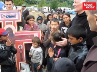 À Croix, le père Arthur prie pour que   la France offre un avenir aux enfants roms