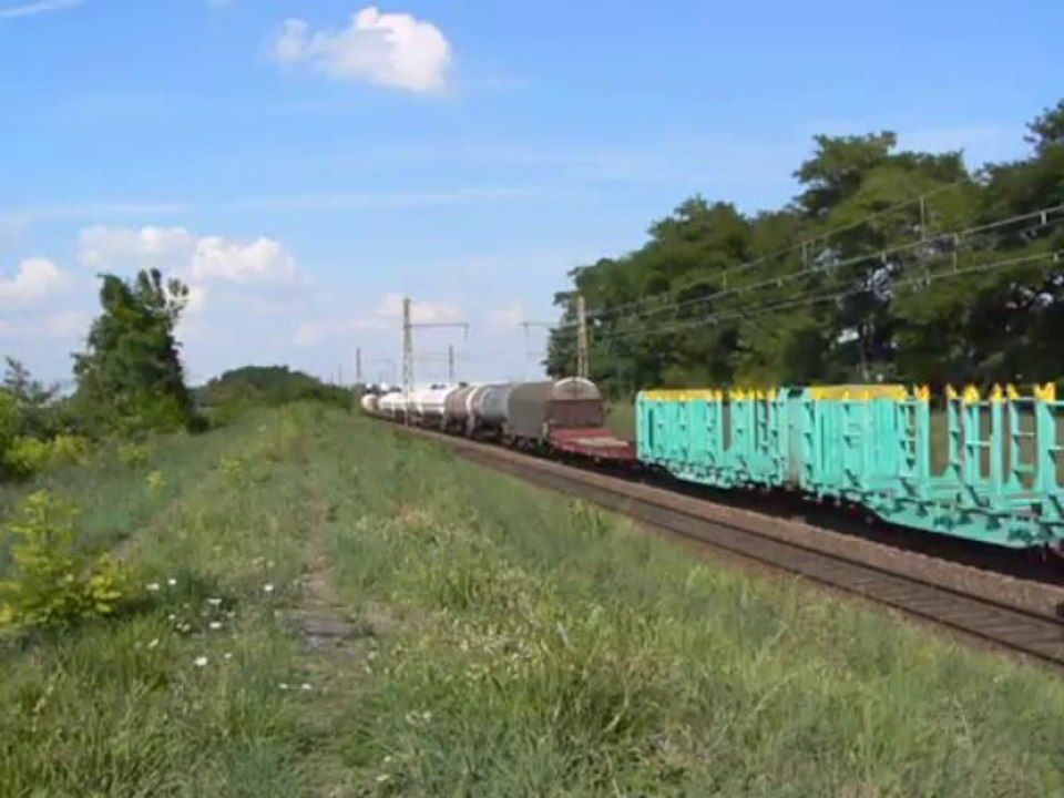 BB 26214 avec un fret sur le PLM. Gevrey Chambertin.