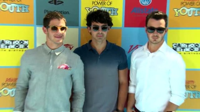 Les Frères Jonas annulent leur tournée de 19 dates deux jours avant leur premier concert