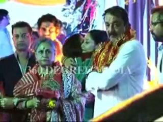 Download Video: Mata Ki Chauki at Sanjay Dutt's place Jaya Bachchan at Sanjay's House for Mata Ki Chauki