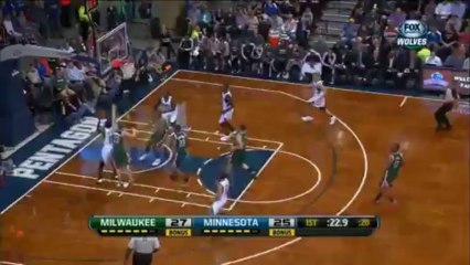 Giannis Antetokounmpo's Block Leads to a Bucks' Alley-Oop