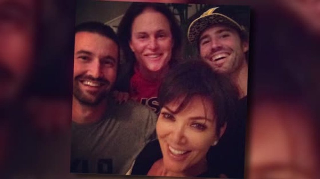 Kris Jenner kuschelt mit Noch-Ehemann Bruce und seine Söhnen Brody und Brandon