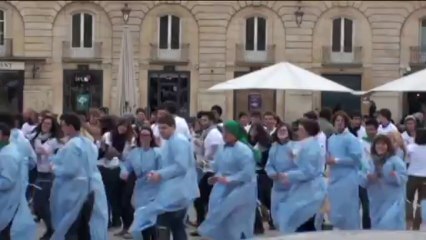 Dijon : flashmob des étudiants en pharmacie