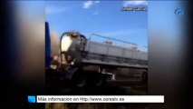 Un tren choca contra un camión de transporte de tuberías en Midland, Texas, sin causar heridos