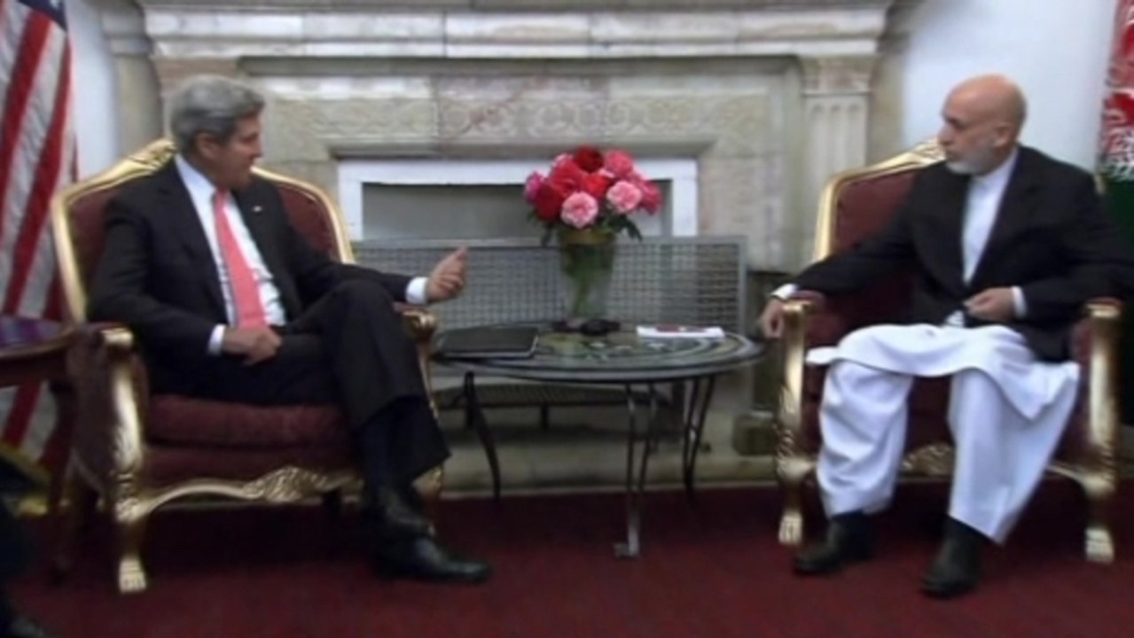 Kerry meets Karzai in Kabul to press for security deal