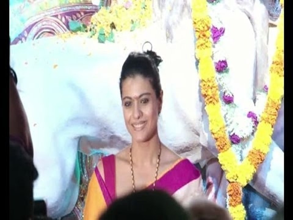 Kajol attends Durga Puja with cousins