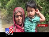 Veraval Risking their lives children swim across river to reach school - Tv9 Gujarat