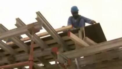 Pablo Neruda and the rights of workers in Qatar ("Sube a Nacer Conmigo Hermano")