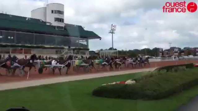 Une course des Trophées Epona, vue du bus suiveur - Une course des Trophées Epona, vue du bus suiveur