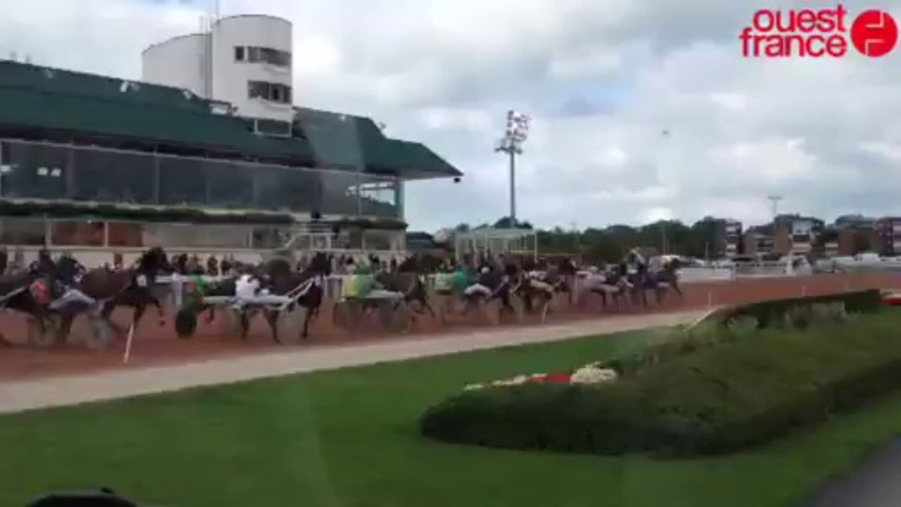 Une course des Trophées Epona, vue du bus suive...