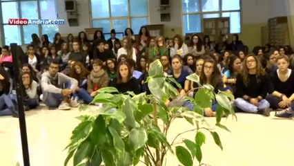 Incontro con Angelo Mellone, autore di "Acciaiomare, il canto dell'industria che muore" ad Andria