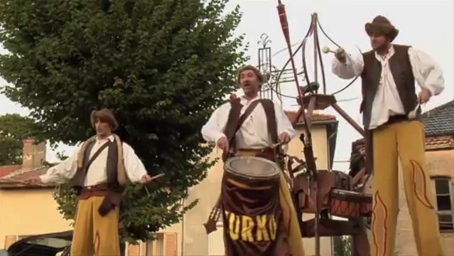 Cie Zurko échassiers musiciens spectacle Lacho Detsu