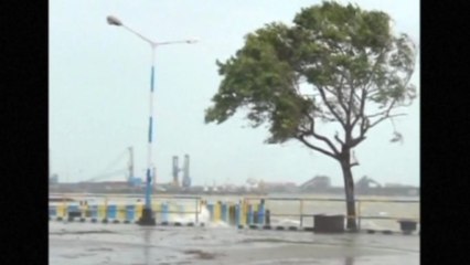 Cyclone Phailin arrives in India, putting 12 million at risk