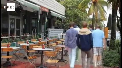 Isaac provoca danos na Flórida e pode se transformar em furacão.