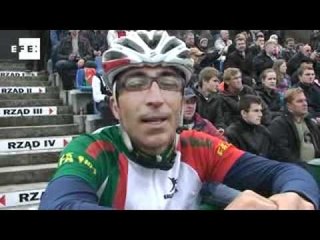 Fan pedals 3,600 kilometers to follow Portuguese national team