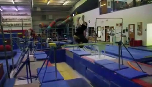 Mauvaise réception en barres parallèles!! Fail Gymnastique!!