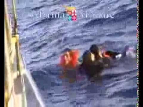 Lampedusa (AG) - Il video dell'ultimo naufragio di migranti (11.10.13)